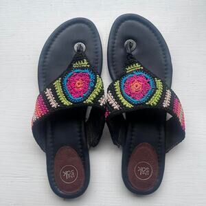 Black and multi colored the SAK 8.5 Women's thong sandals crochets Knitted EUC
